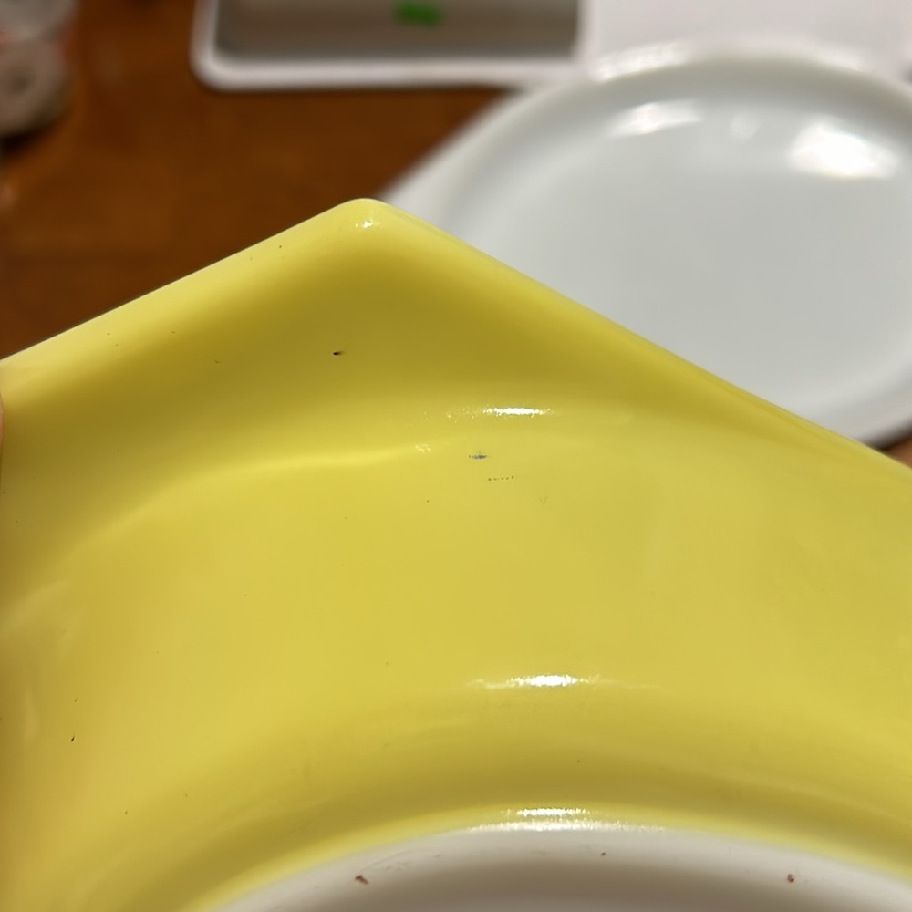 Pyrex Verde 1.5 quart Cinderella divided dish - Picture 10 of 11